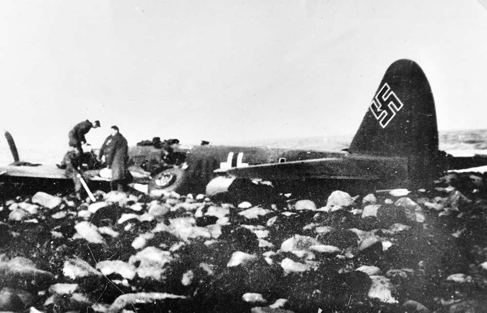 GermanEmbassy's tweet photo. In a village in Somerset is a grave that represents a remarkable story of reconciliation, compassion and friendship between Germany and the United Kingdom.

In 1940, RAF Spitfires shot down a Junkers 88 that crash landed on the shore near Porlock... (1/4) https://t.co/X8P4VNVEFw