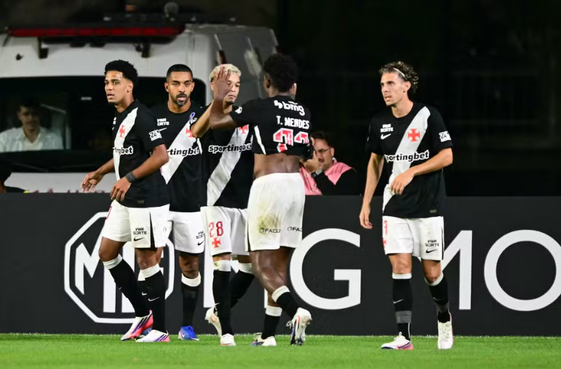 boletimvasco's tweet photo. Vasco luta para quebrar jejum de quase 15 anos em torneio continental contra o Olimpia.

A última vez que a equipe terminou em uma posição de destaque foi na Libertadores de 2012, quando caiu justamente nas quartas de final para o Corinthians.

🗞️Pablo Porciuncula/AFP https://t.co/esT8wpvaDa