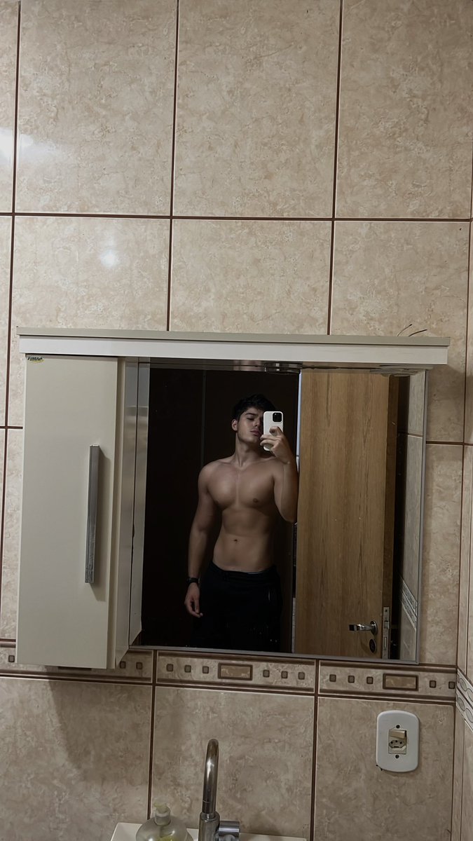 offgio_'s tweet photo. Cutting or Bulking? https://t.co/GRtOwOYxq8