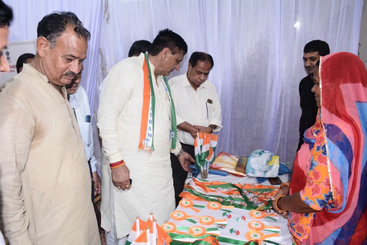 bjp4churu's tweet photo. हर घर तिरंगा अभियान के अंतर्गत जिला मुख्यालय स्थित सूचना केंद्र में जिला प्रशासन द्वारा विभाजन विभीषिका स्मृति दिवस प्रदर्शनी का चूरू विधायक हरलाल सहारण ने अवलोकन किया।
@harlal4churubjp
#भाजपा_चूरू https://t.co/oUaJjDRiVL