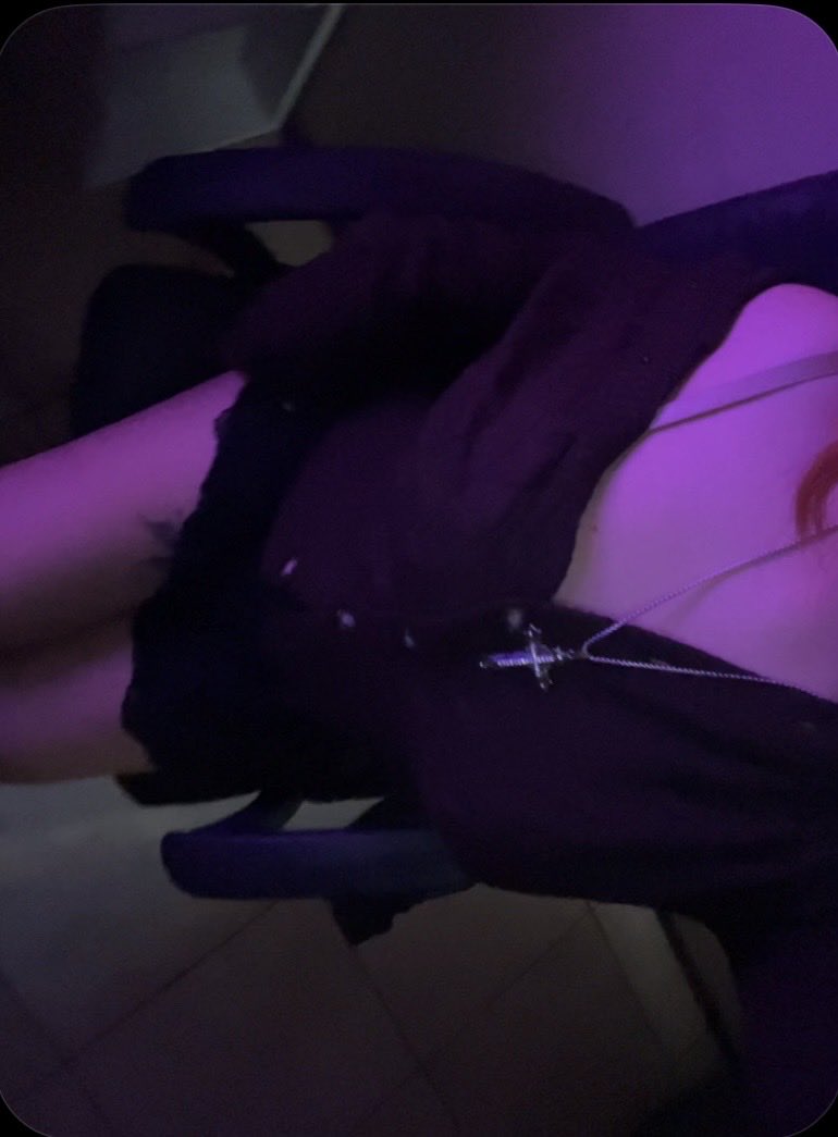 les1rk's tweet photo. ootd 😖 https://t.co/a4Y8YesFYd