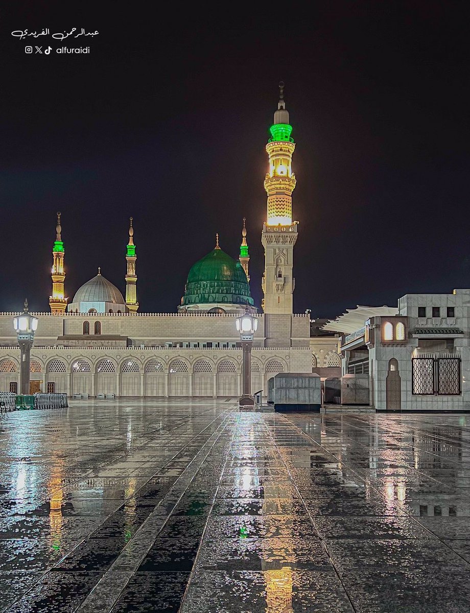 raway_alqasid's tweet photo. "صلَّى عليكَ اللهُ يا غيـمًا هَمـى
  فوق القلوبِ، فحلَّتِ الرَّحماتُ" ﷺ https://t.co/r4gpx09b22