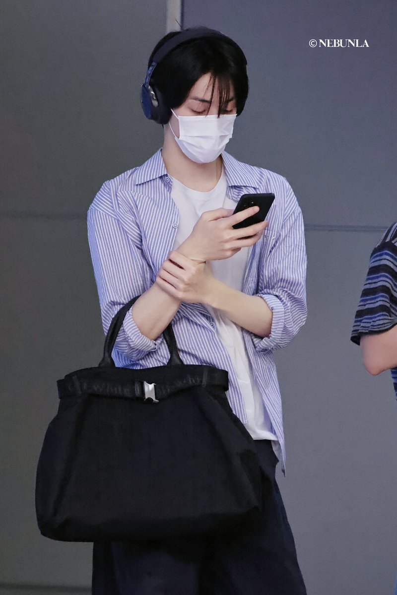 nebunla_'s tweet photo. 260813 LA도착

#수빈 #SOOBIN #スビン #TXT
#TOMORROW_X_TOGETHER 
#투모로우바이투게더 https://t.co/QRD5yRjAPR