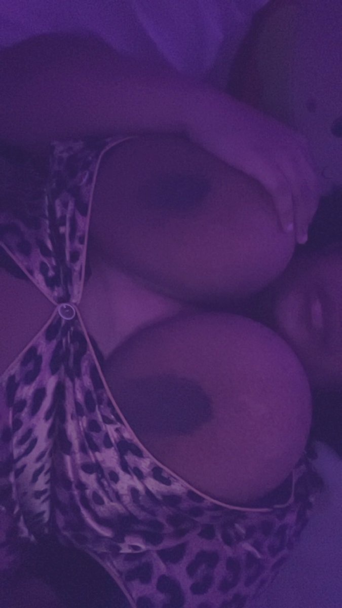 Mulaoax's tweet photo. i love cheetah print 🖤 https://t.co/NkTTGLuNft