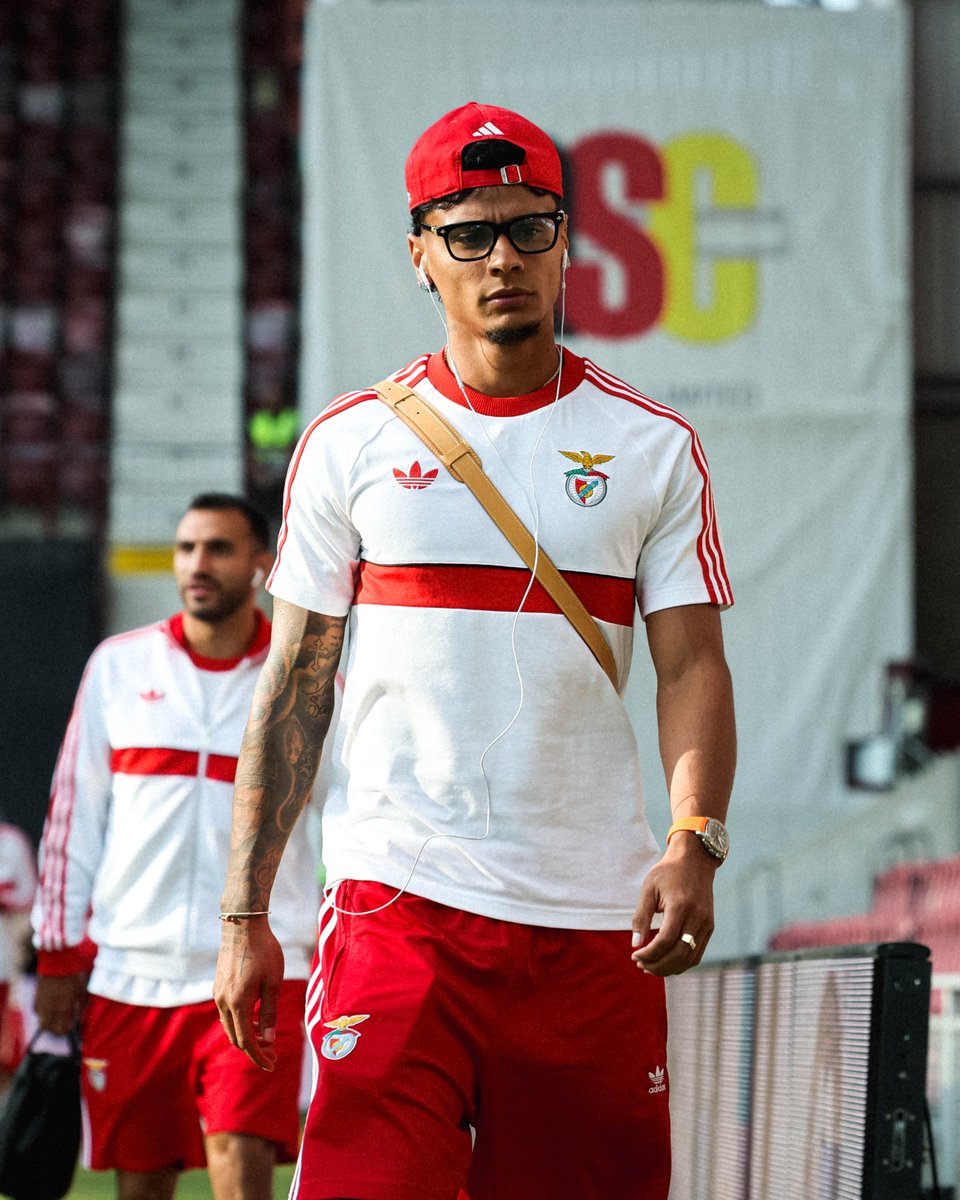 SLBenfica's tweet photo. 🚶 Tynecastle Park

#HMFCSLB https://t.co/HejRkm5L8d