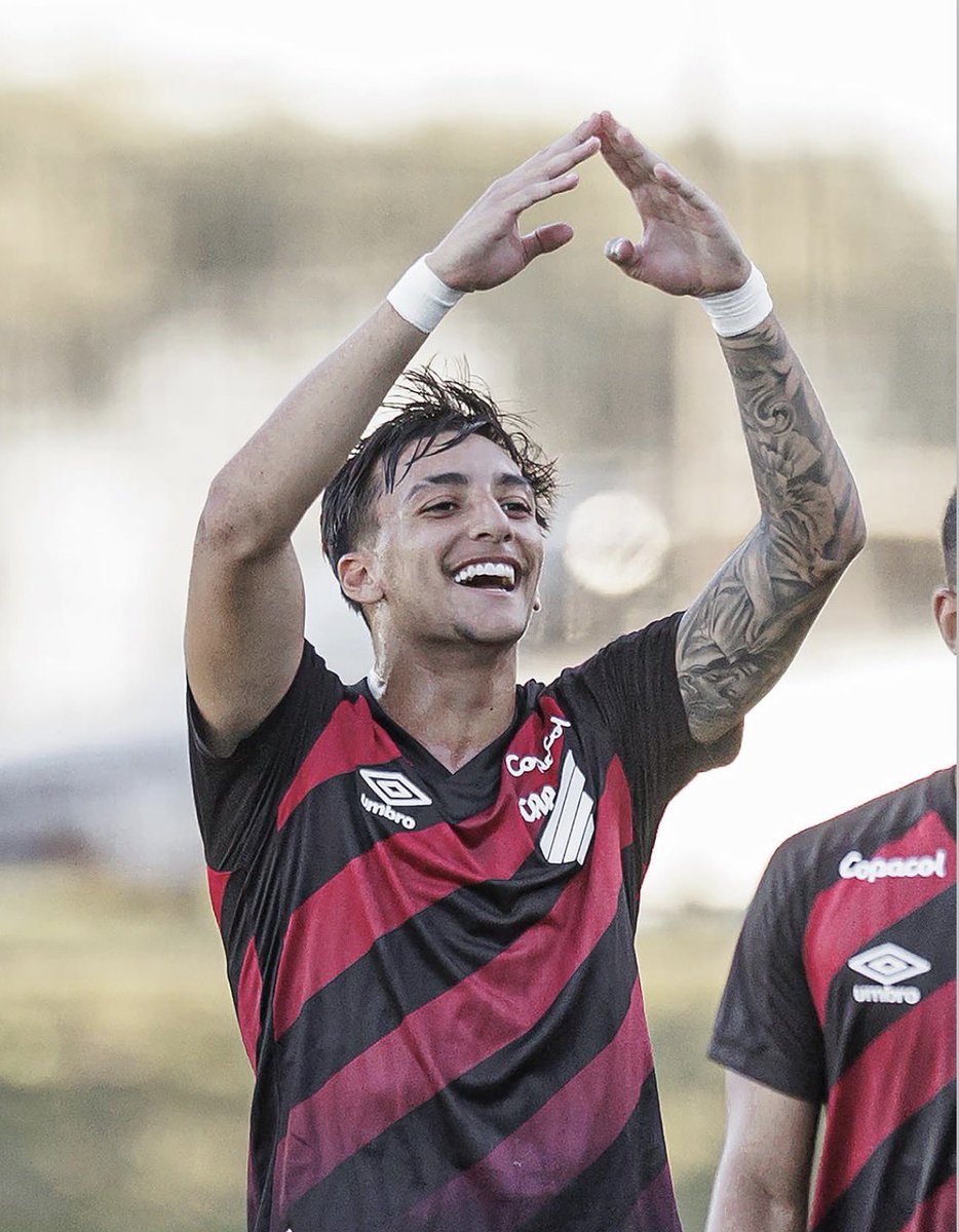 FBallerscout's tweet photo. 🇧🇷 • It’s honestly crazy when you look at the CBs Athletico Paranaense are producing right now.

• U17: Guilherme Silva (2010)
• U17/U20: Murilo Camargo (2009)

And of course, you can’t forget Arthur Dias, who is already playing for the first team. https://t.co/jG3A7LOPgj