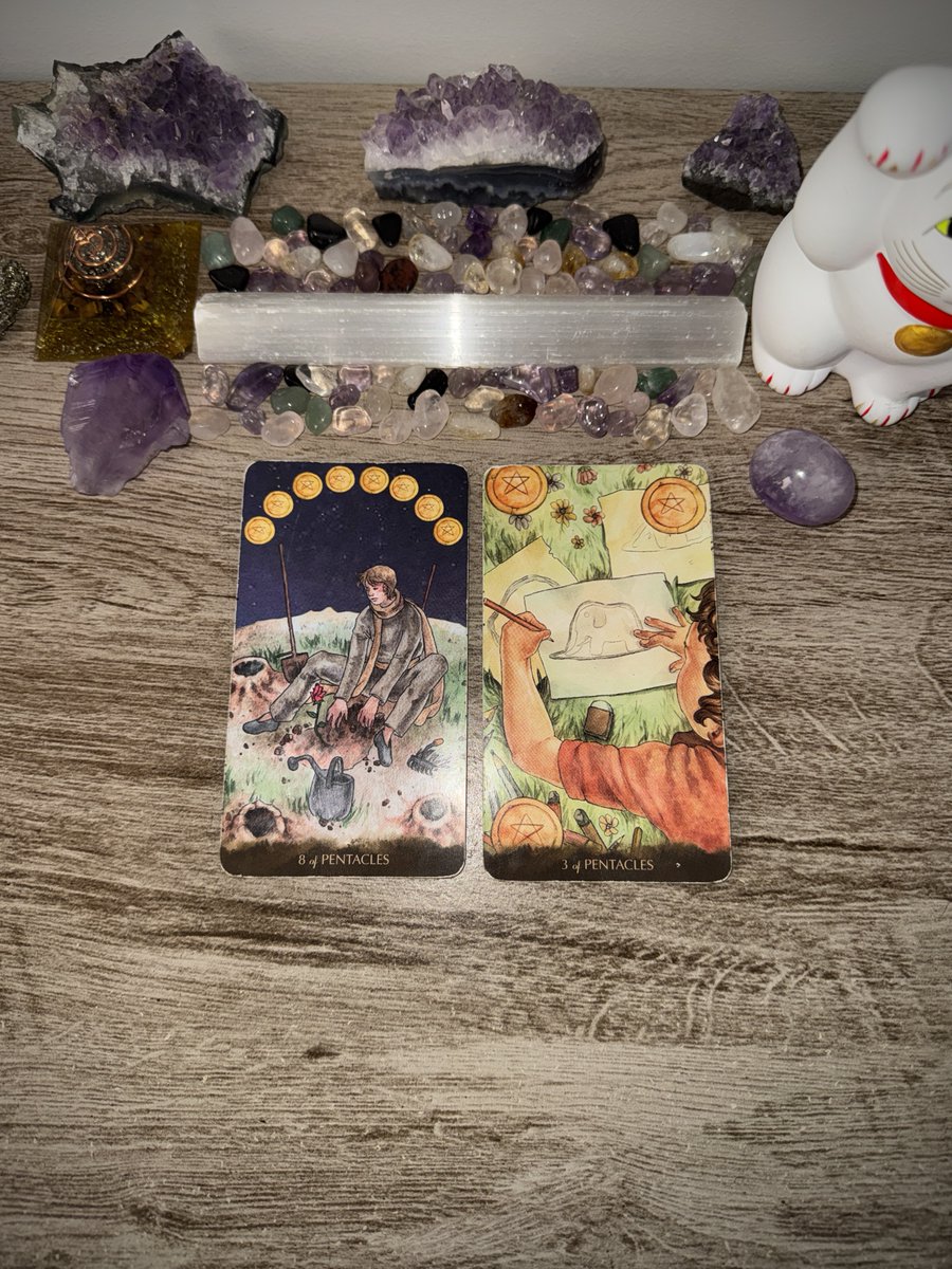 raftarot's tweet photo. tarot semanal ⋆˙
♈︎ áries ⋆˙

tem ótimos planos ganhando bastante força e se aproximando da realidade, coisas que por muito tempo você só imaginou e nem pensava que poderiam se tornar realidade logo... pois é, tá acontecendo, tá chegando perto. e você sabe que merece a melhor das conquistas, a melhor das realizações, então é isso que tem vindo até você.

claro que muita coisa pede por organização, e esse é um conselho que vem aqui; organização pessoal, cautela, preparativos, passos bem calculados... mas no geral tudo tende a caminhar bem demais a partir da sua boa organização e do seu esforço. e saiba que até mesmo as coisas complexas que você pensa que não tem como resolver... bom, tem como resolver sim, você consegue. já conseguiu.