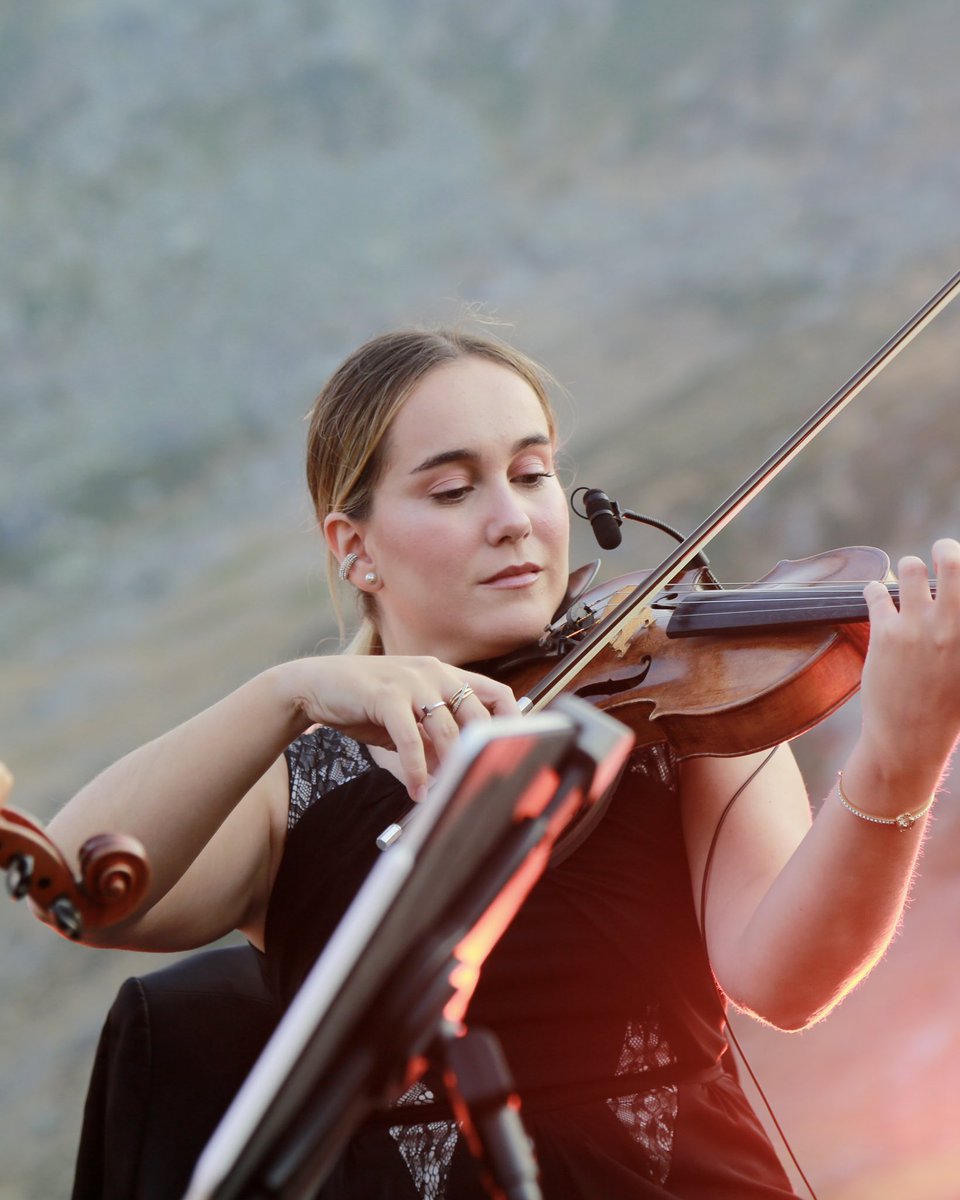 CEstacionSonora's tweet photo. Haciendo magia con música 🪄✨

El cuarteto de cuerdas de la Orquesta Sinfónica del Cantábrico a hecho un verdadero show de magia con cada uno de sus instrumentos 🎻 Viajamos al pasado, nos adentramos en películas y escuchamos las canciones más famosas de hoy en día. https://t.co/gEJat8jb8O