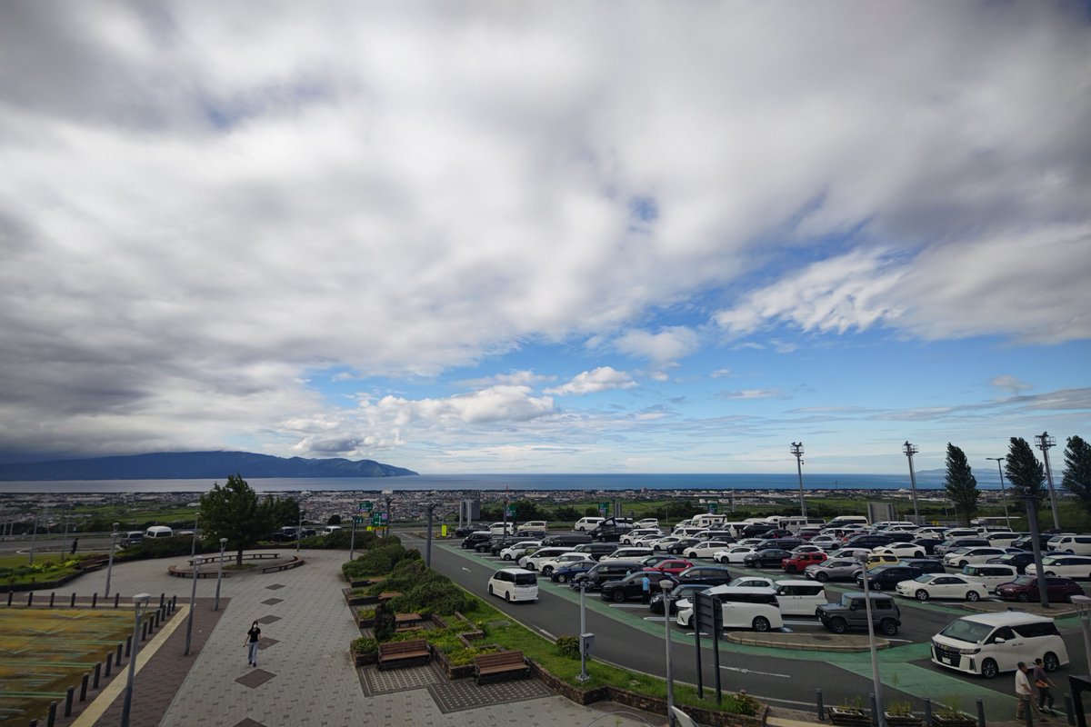 sumainochange's tweet photo. 夏季休暇6日目✨
帰宅中🚗
台風を避けるためにノープランで西へ向かった旅行は大成功を収め、無事に駿河湾沼津SAまで帰ってきました。
あともうひと息です🫡
#夏季休暇 
#駿河湾沼津SA https://t.co/Ou9vAoCMvM