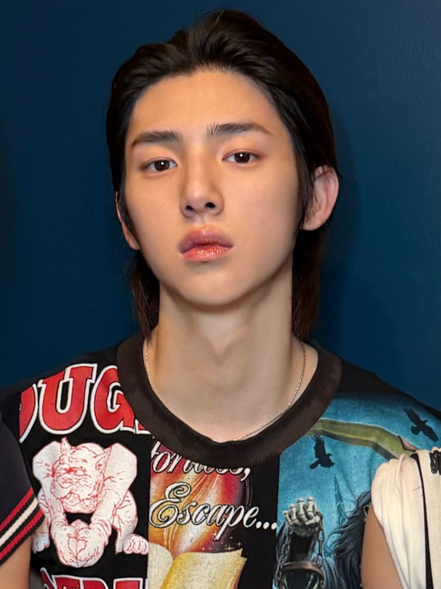 juhoonclub's tweet photo. hair down or slicked back, he can pull off both ! https://t.co/CIBvZNAThL