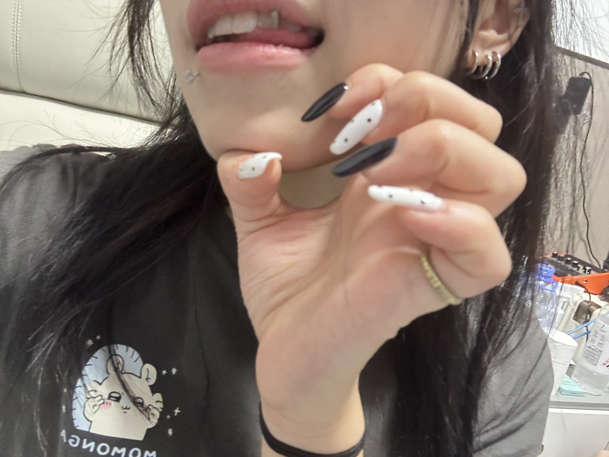 evadseeee's tweet photo. #穿孔 #虎牙钉 喵 https://t.co/1eicGb7yob