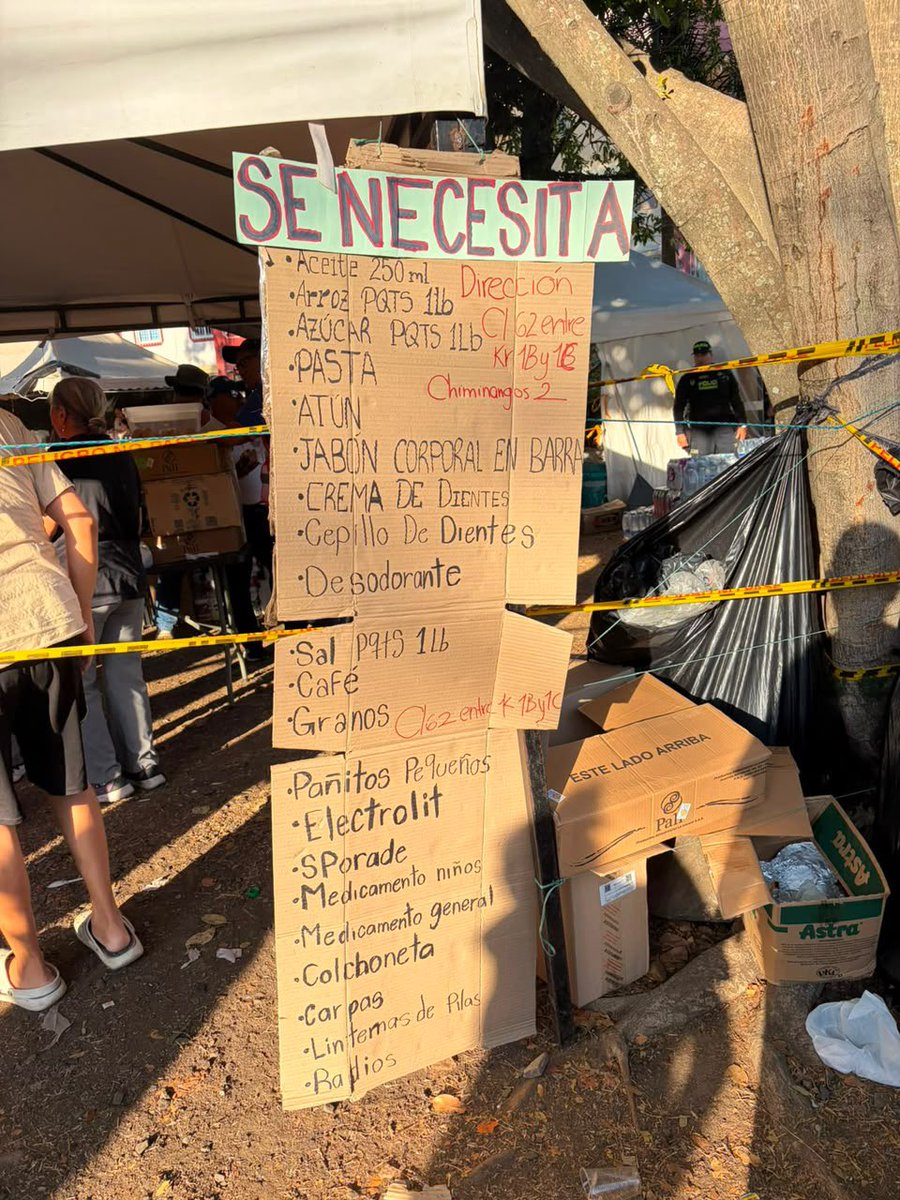 yeimyxcarocali's tweet photo. Amigos en Chiminangos se están quedando sin insumos y siguen desalojando apartamentos! Difundir por favor‼️ 13 agosto 5:15 pm 🚨 COMPARTAN POR FAVOR https://t.co/ZcQk95SmCz