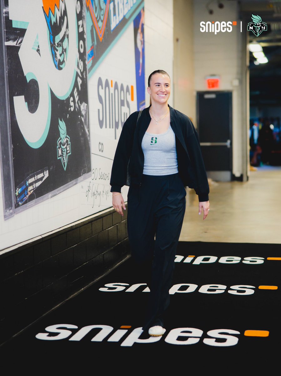 nyliberty's tweet photo. Oh look, it’s our COVERGIRL 🤩💁‍♀️ https://t.co/78nXDQN8Lk