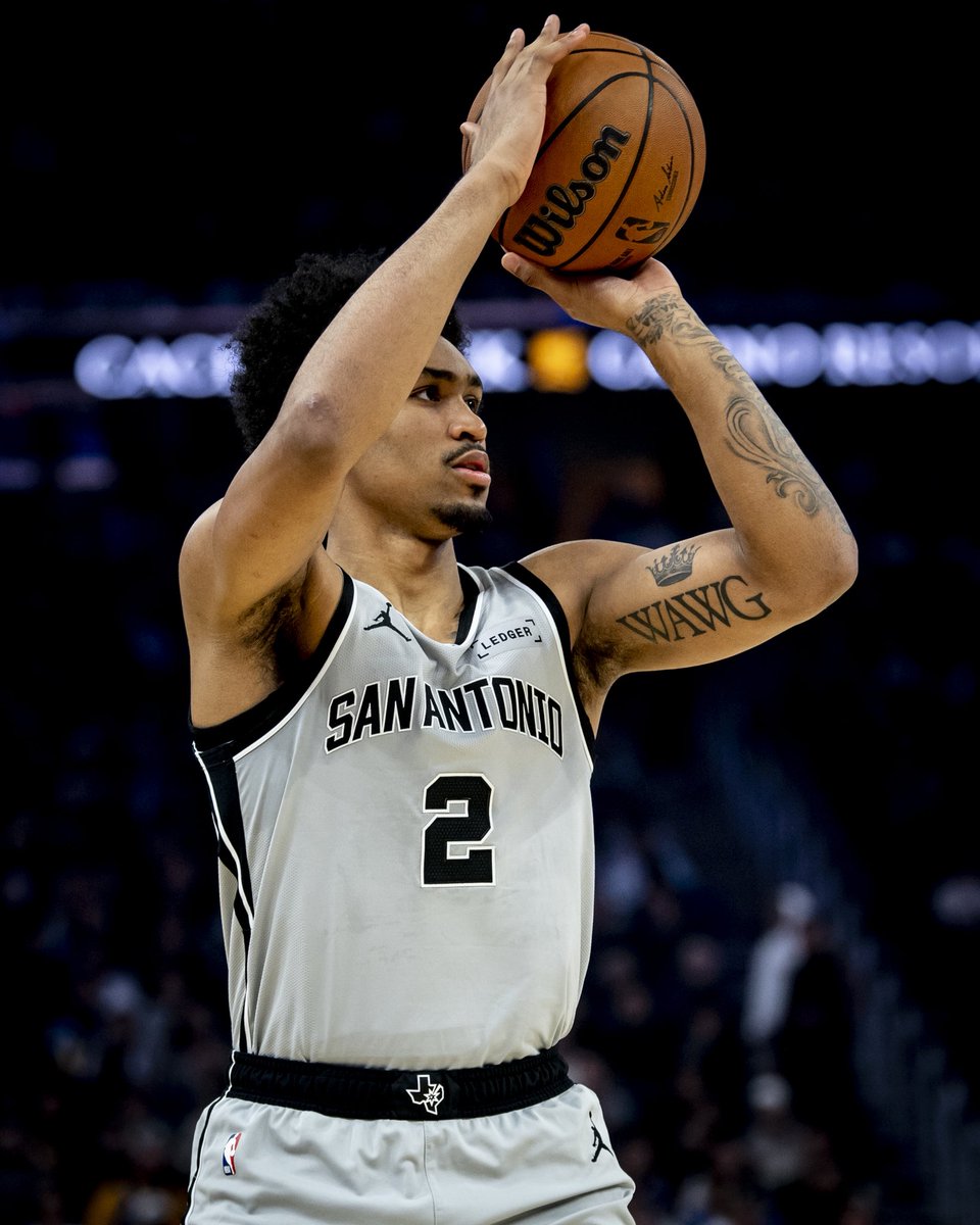spurs's tweet photo. Couldn’t go International Lefthanders Day without a shoutout to some of our Spurs lefties 👏 https://t.co/jIJC7wma40