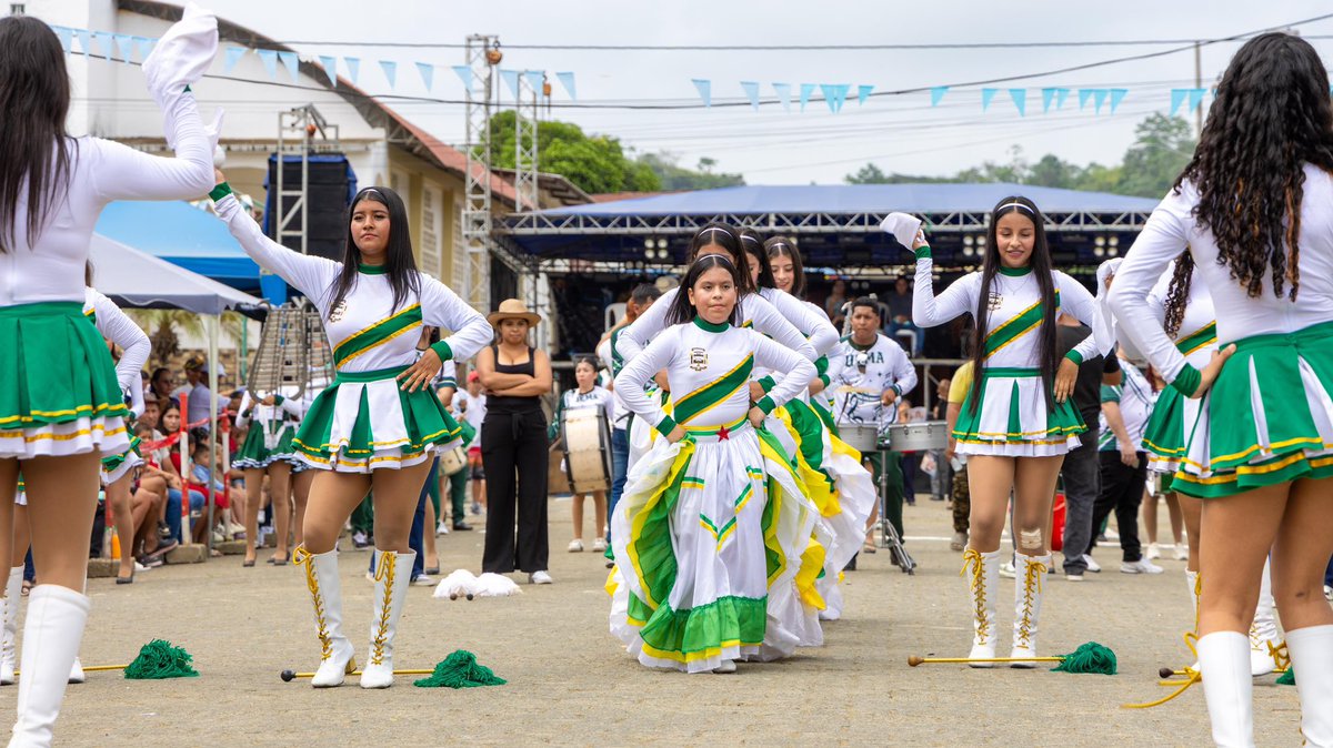 Leoorlandoa's tweet photo. San Pablo de Pueblo Nuevo celebra 36 años de parroquialización con orgullo, identidad y esperanza. 💚

Participamos en su desfile para acompañar a sus familias y compartir esta fecha especial con una parroquia que aporta con su trabajo y producción al desarrollo de Manabí.

Hoy, esta tierra también mira hacia nuevas oportunidades con la construcción de la Vía del Bicentenario: Ayacucho – La Unión – San Pablo de Pueblo Nuevo – San Juan de las Cucarachas, una obra que mejora la conectividad, acerca comunidades y fortalece el desarrollo de este territorio.