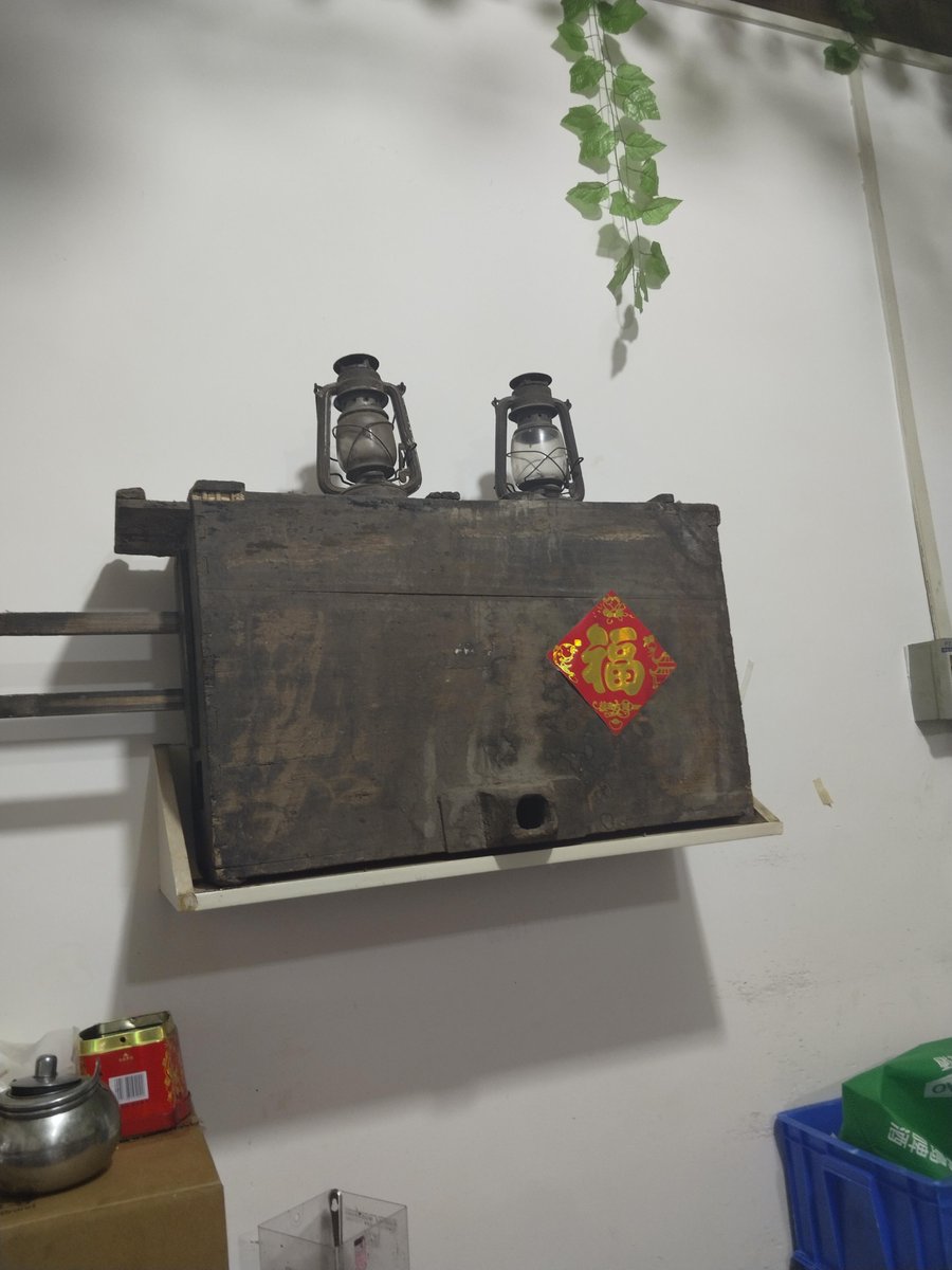 bookpickerr's tweet photo. 收拾旧物翻出老照片，擦去浮尘才发现，那些被遗忘的细碎时光，原来一直都在。 https://t.co/5tvQ3rux2B