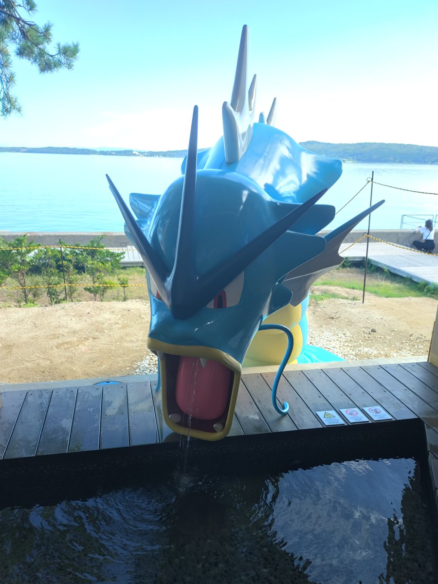 Daipokepoke's tweet photo. おはようございます☀

金沢から1時間弱🚙
のとめぐりスタート

和倉温泉の足湯気持ちいい♥
お怪我をされたシャワーズさんも元気になられていました

ホゲータです🔥🐊
ぼくも🔥ほのおタイプにいれておくれ

#わくらポケモン足湯
#ポケモンのとめぐり https://t.co/Ma5rtwQPCo
