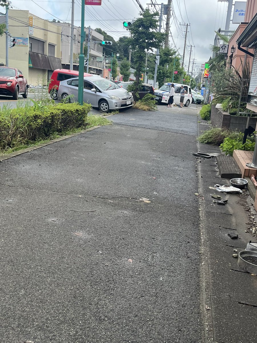 yuu_naaa's tweet photo. 勝田台からユーカリに向かう水道道路が大変なことになってる… https://t.co/f5wsu4PjF6