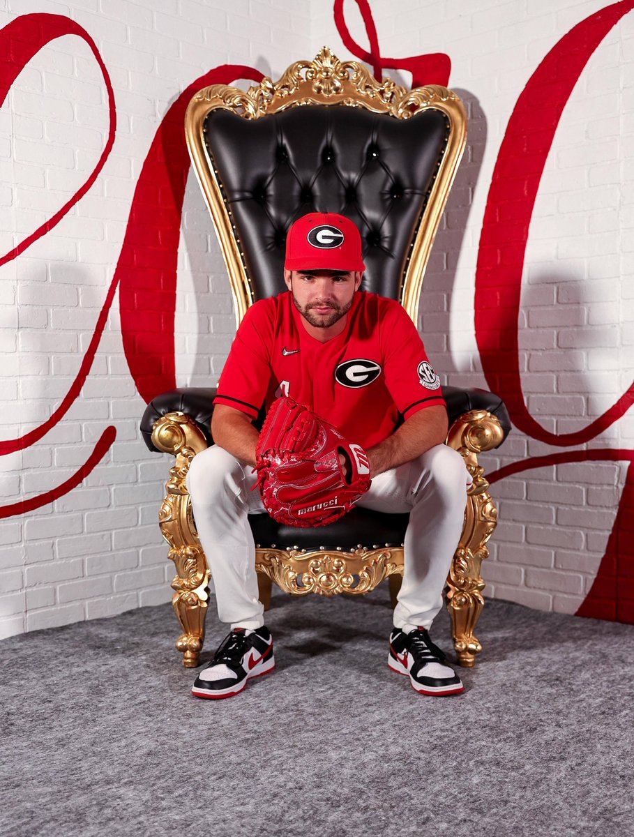 d1baseball's tweet photo. .@BaseballUGA lost 13 drafted players, the most of any team nationally.

But Wes Johnson and Co. reeled in another massive transfer class, setting up a fall full of battles across the diamond.

“There may not be any positions sewn up.” 

🔗 https://t.co/PrRRsqJGPJ https://t.co/x8H9PRNTwQ