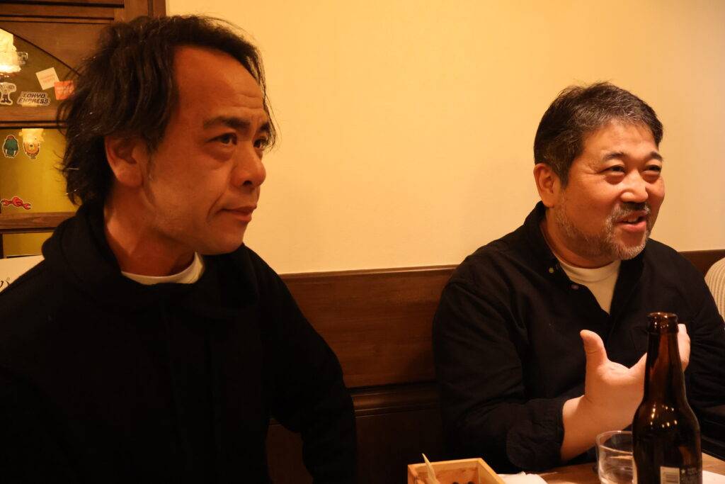 SlowcurvePR's tweet photo. 『ゲラゲラ笑いながらも慌ててました。どうしようって(笑)』

尾畑Pの語る、脚本・じんさんと『#カミエラビ』との化学反応とは？
スロウカーブプロデュース作品の対談企画、『カミエラビ』の第3話までが公開中です！

美味しいカレーとともにお届けする作品の裏側はこちら↓ https://t.co/rRwBMmIOvs https://t.co/6v8nZVJPp3