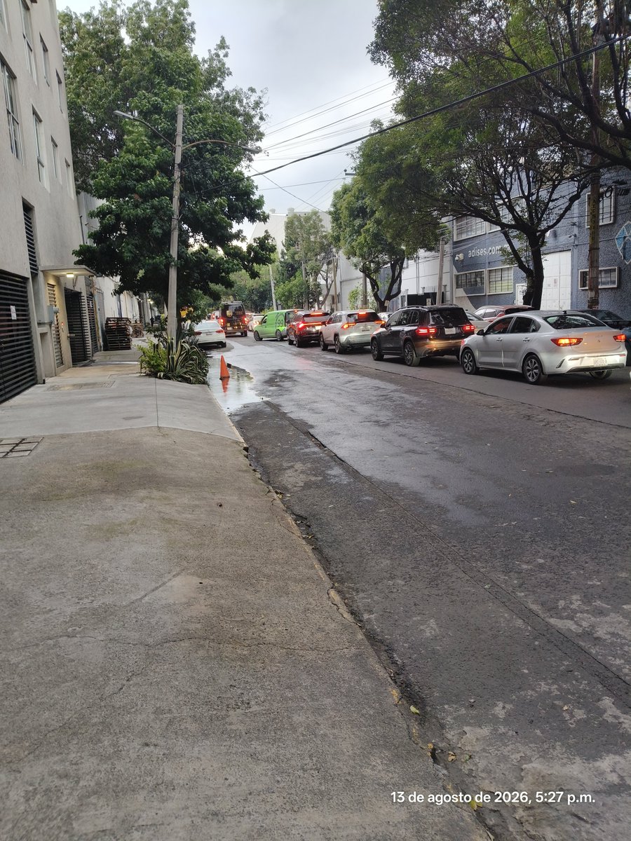 jhonatan_rsm's tweet photo. @UCS_GCDMX @OVIALCDMX Urge su presencia frente Centeotl 341. Santa Lucia @AzcapotzalcoMx , un estudio de grabación está generando tráfico que se extiende a  Calz. San Isidro, es caótico https://t.co/h39HZ3h5cN