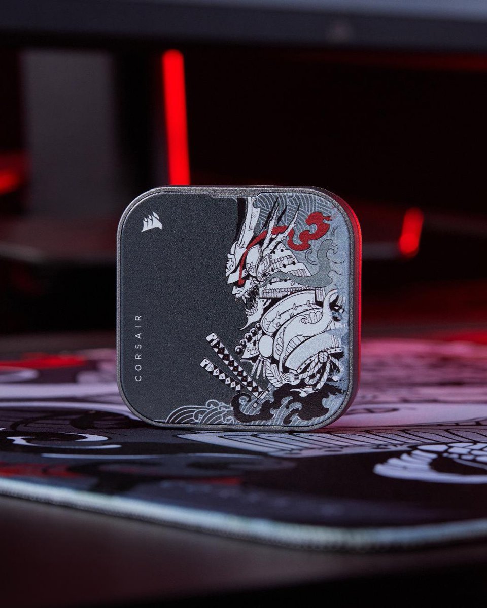 CORSAIR's tweet photo. You’ve asked. We’ve delivered. 

The highly requested ONYX BLADE mousemat, SSD, keyboard, and other accessories, with designs by Phuki_ink, are now available for purchase! 

You can grab them via our Custom Lab here: https://t.co/F5z2xV2x5N https://t.co/2bBJdb3Tzj