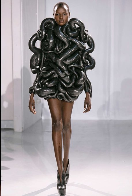 TheBiboSezSo's tweet photo. #HorrorPrompt @PGPayT #2278 #rubbery
"Negative coefficient of thermal expansion": the rare trait of shrinking when heated; science jargon I studied at such a great cost won't help me out of this rubbery suit that they whimsically made look like a python orgy.
10 breaths left. https://t.co/6MbkgOBKEv