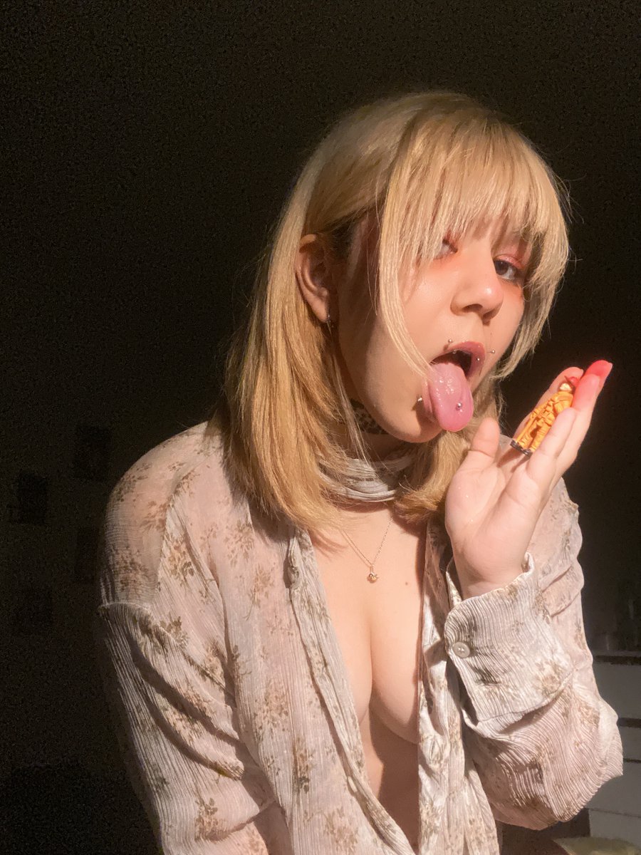MollyNiche's tweet photo. what taste do u have, sour or sweet?

#giantess #sizetwitter #sizekink #vore https://t.co/7ohT4nmDQK
