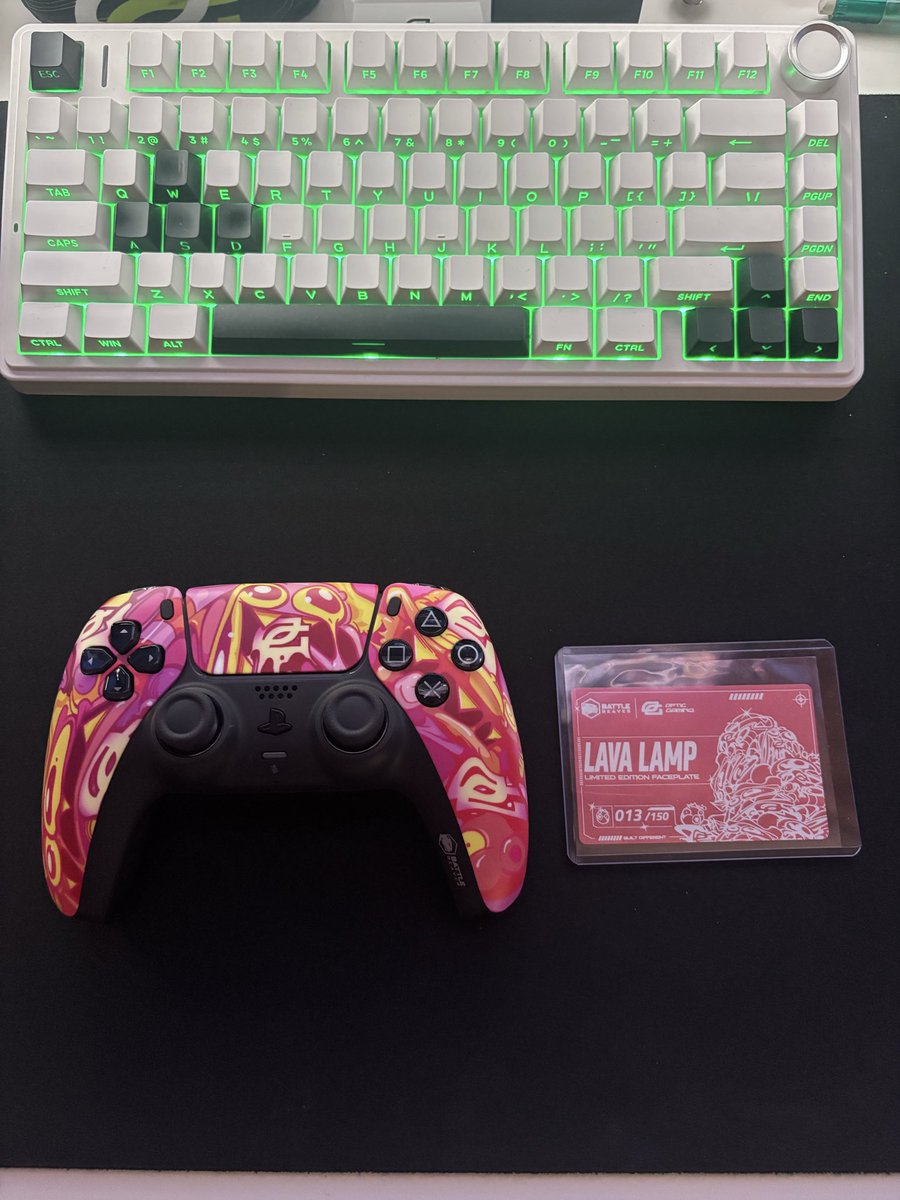 Stunt900's tweet photo. It’s finally here!!!! @BattleBeaver this will be going into the collection for sure! Gotta get a second one to play with!!! @OpTic @OpTicTexas https://t.co/PZdLIhe1Ur