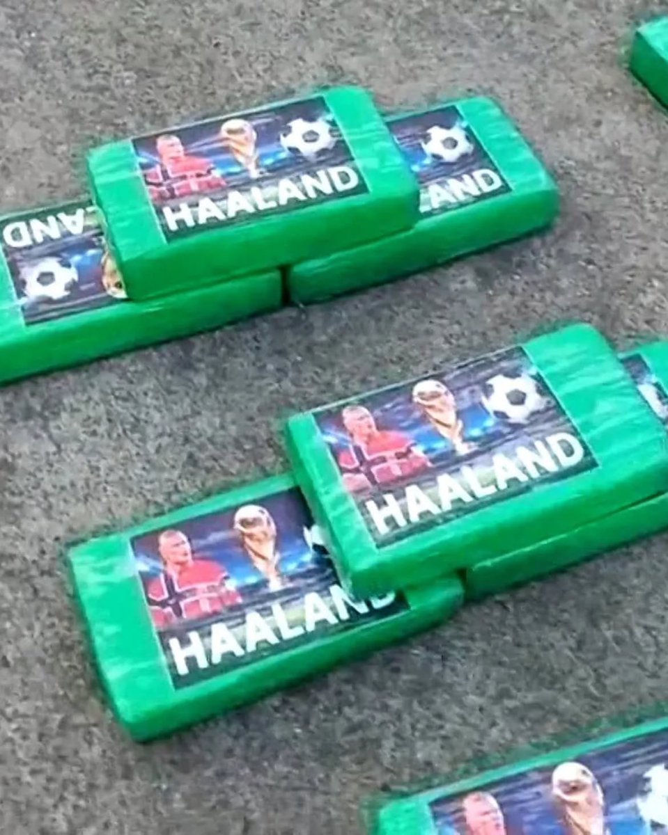 Complex's tweet photo. Ecuador police just seized 469kg of cocaine with Erling Haaland’s face printed all over the packaging. 

The shipment was hidden in a truck near the Colombian border and could’ve been worth millions in the U.S. or Europe.

[📸: via/ EcuadorNationalPolice] https://t.co/dm9qL9hgJu