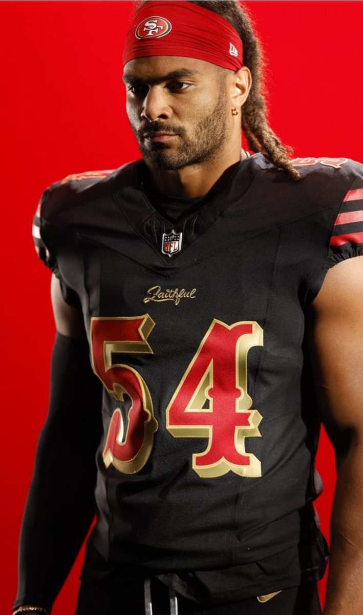 49ersHub's tweet photo. Hey, Faithful! 

Want to start the season in style!? 

We're giving away a fresh Fred Warner (Men's L) to one lucky fan! 

All you have to do 👇

1) Like + RT
2) Must be following us on Twitter
3) Join the Community ⬇️⬇️ https://t.co/p7nnsPPydU

Best of luck! #49ers || #FTTB https://t.co/8V9uUNlySA