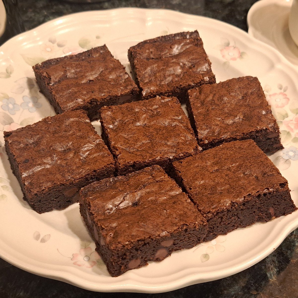 AnneSchlegel1's tweet photo. Brownies are ready, and so is the coffee!  Glad that the electricity is in working order, so that these and other tasty treats can come out of the oven!  Wishing everyone a great day! #delicious #homemade #Food https://t.co/mZKQoTtsht