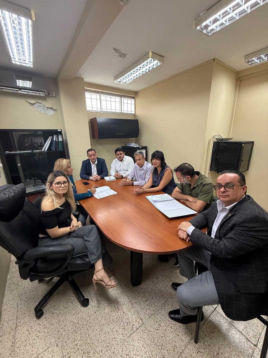 ComLomasDUrdesa's tweet photo. 📢 Actualización a nuestra comunidad

El 7 de agosto, ASOLOMAS, en representación de los vecinos afectados, acudió a la audiencia convocada por el Centro de Mediación Comunitaria. Los representantes del albergue no asistieron a esta primera convocatoria. ⬇️ https://t.co/MBhnzda0nW