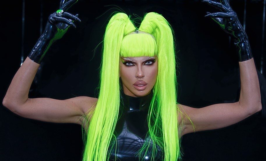 SrkiSrdjanJk's tweet photo. Tačno tri godine kako je Jelena Karleuša Srbiji plasirala svetsku priču,skupu produkciju.Sve pesme su mi omiljene i slusam ga kao da se danas pojavio.Zauvek Alpha 💚💚💚 https://t.co/m6EEpg1OHF