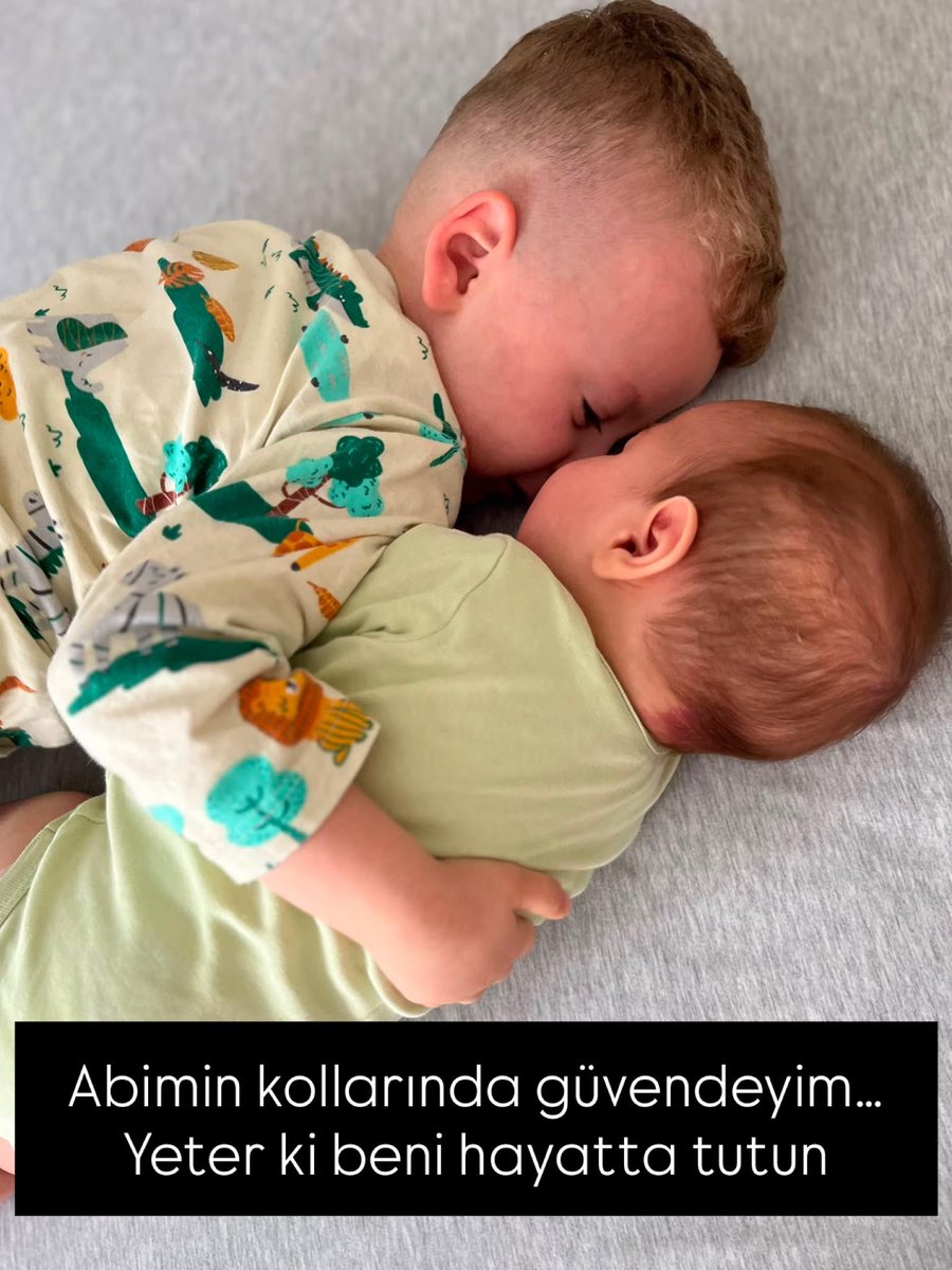 smaazemyildirim's tweet photo. Abim benimle büyümek, benimle oynamak, elimi tutup birlikte koşmak istiyor.

Ben de onun yanında büyümek istiyorum.

Onu kardeşsiz, beni de hayallerimsiz bırakmayın.

#BJKvFCH Tebrikler Beşiktaş'ım Vaclav Cerny Leandro Trossard Orkun Kökçü #BigRom  İmamoğlu Mansur Yavaş https://t.co/Hmi1ZQRLYi