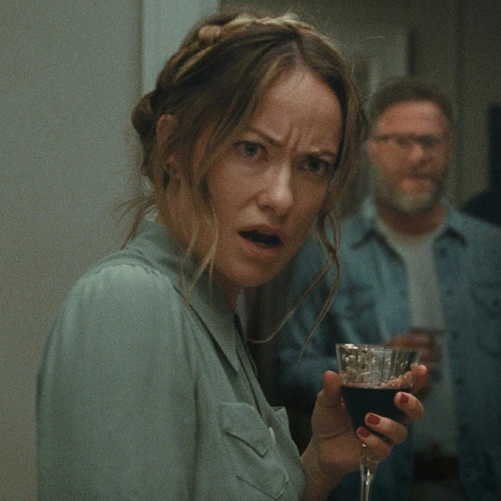 vhscut's tweet photo. Não dá pra defender! Em um eterno jejum de filmes bons, Amy Adams iria atuar em ‘The Invite’, mas saiu do projeto.

Ela interpretaria Angela, que acabou sendo vivida pela atriz e diretora Olivia Wilde. https://t.co/k9ERB7TsJg