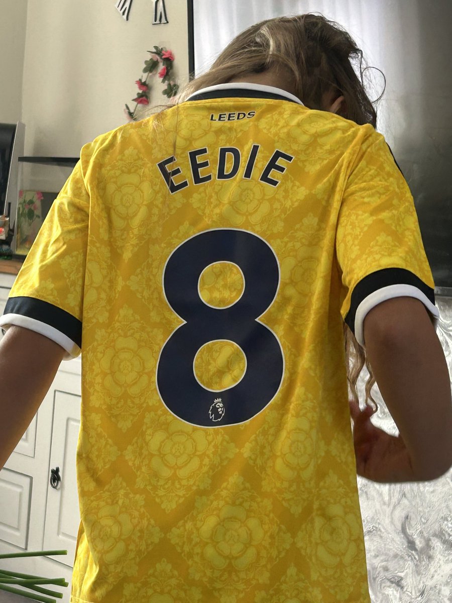 LeedsLad0113's tweet photo. Not got a lot of followers but need help. 
Taking my little girl to first leeds game Saturday. Can i still get down for autographs after want to get shirt signed to remember the day. #leedsunited #LUFC https://t.co/Xed68pa0VM