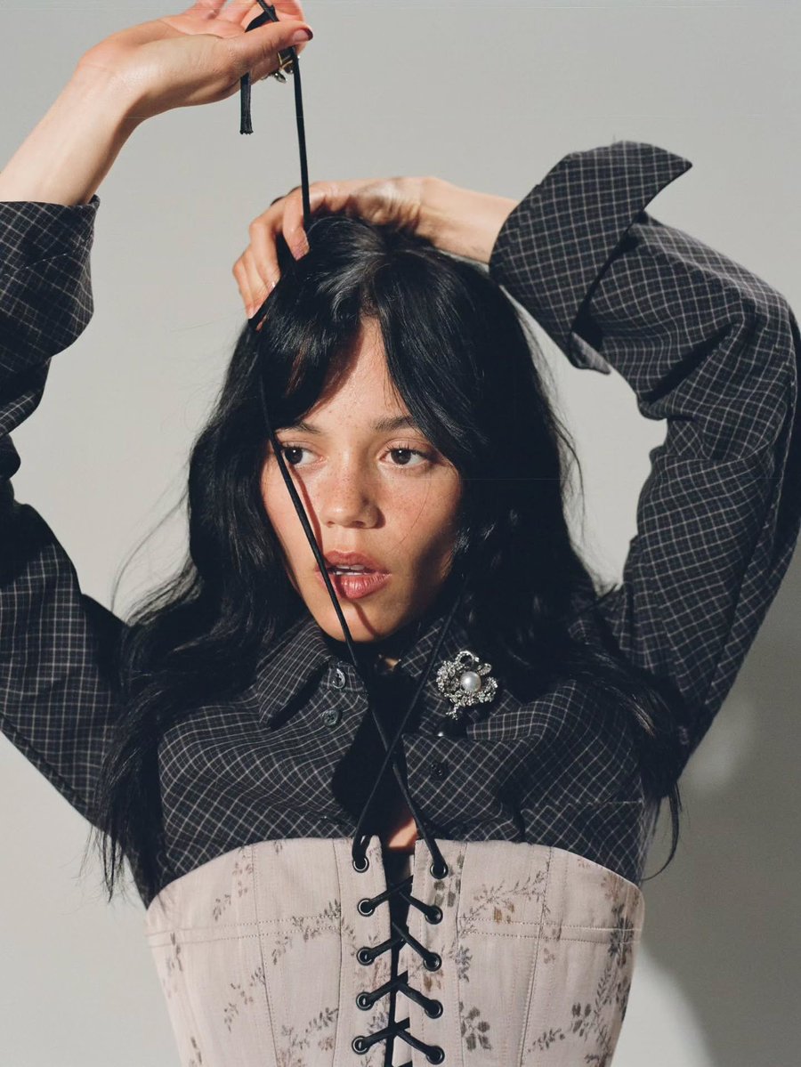 JennaHeartLoves's tweet photo. Jenna Ortega × Esquire Magazine 🖤 https://t.co/uRs6LYGwiK