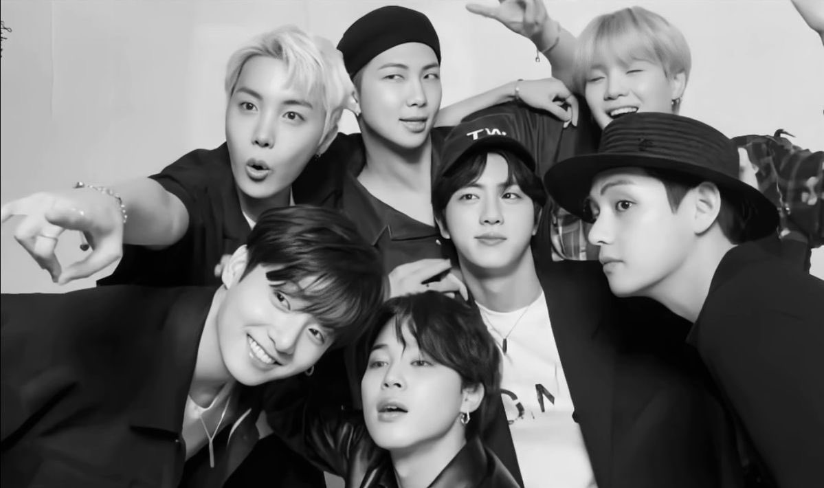 minpoems's tweet photo. 🚨Se virem esse tweet comentem

NÓS AMAMOS VOCÊS BTS 
NÓS AMAMOS VOCÊS KIM NAMJOON 
NÓS AMAMOS VOCÊS KIM SEOKJIN 
NÓS AMAMOS VOCÊS MIN YOONGI 
NÓS AMAMOS VOCÊS JUNG HOSEOK 
NÓS AMAMOS VOCÊS PARK JIMIN 
NÓS AMAMOS VOCÊS KIM TAEHYUNG 
NÓS AMAMOS VOCÊS JEON JUNGKOOK
BTS É SETE https://t.co/gCQwFNkNh9