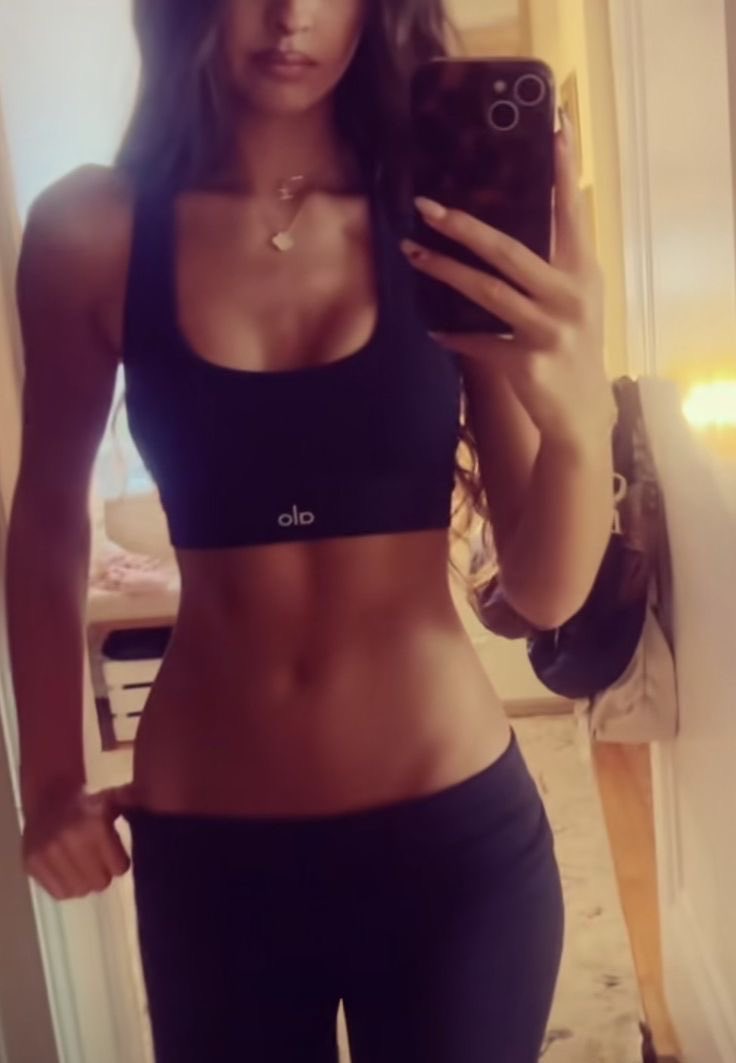 yslsaintbarbie's tweet photo. the goal rn https://t.co/nCsWfb4Mi8