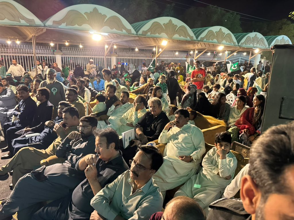 KashifShoroPPP's tweet photo. آج یومِ آزادی کے موقع پر صوبائی وزیر آبپاشی، منصوبہ بندی و ترقی سندھ جام خان شورو کے ہمراہ سیڈا سیکریٹریٹ، بیراج کالونی حیدرآباد میں محکمہ آبپاشی کی یومِ آزادی تقریب میں شرکت کی۔ سیکریٹری آبپاشی سندھ ظریف احمد کیڑو، سیڈا چیئرمین منصور میمن، قبول محمد خٹیان، حاجی فرید قریشی، عدنان رشید راجپوت، محکمہ آبپاشی و سیڈا کے افسران و ملازمین اور دیگر معزز شخصیات بھی شریک تھیں۔

سبز ہلالی پرچم تلے آزادی کا جشن منایا اور پاکستان کی سلامتی، ترقی و خوشحالی کے لیے دعا کی۔

پاکستان زندہ باد! 🇵🇰