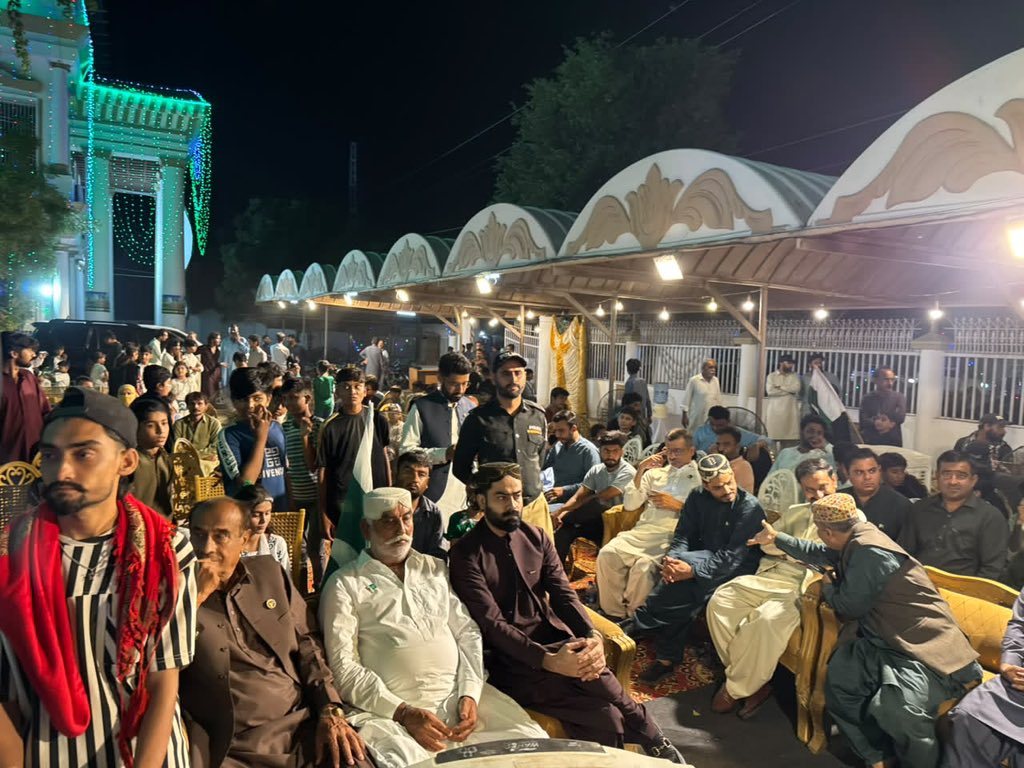 KashifShoroPPP's tweet photo. آج یومِ آزادی کے موقع پر صوبائی وزیر آبپاشی، منصوبہ بندی و ترقی سندھ جام خان شورو کے ہمراہ سیڈا سیکریٹریٹ، بیراج کالونی حیدرآباد میں محکمہ آبپاشی کی یومِ آزادی تقریب میں شرکت کی۔ سیکریٹری آبپاشی سندھ ظریف احمد کیڑو، سیڈا چیئرمین منصور میمن، قبول محمد خٹیان، حاجی فرید قریشی، عدنان رشید راجپوت، محکمہ آبپاشی و سیڈا کے افسران و ملازمین اور دیگر معزز شخصیات بھی شریک تھیں۔

سبز ہلالی پرچم تلے آزادی کا جشن منایا اور پاکستان کی سلامتی، ترقی و خوشحالی کے لیے دعا کی۔

پاکستان زندہ باد! 🇵🇰