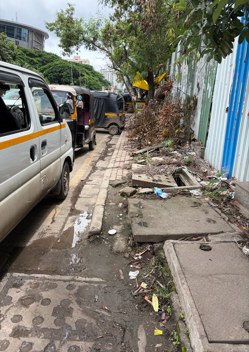 sujitgr8's tweet photo. Footpath next to main gate of World class EON IT PARK Kharadi 
@PMCPune fix this

This is BJP ruling smart city Pune
@navalMH https://t.co/Hq3U4ZJrDN