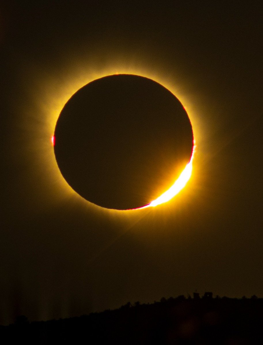 LauraMParro's tweet photo. Lo de ayer fue algo mágico #EclipseTotal2026 🌑 https://t.co/36mpje80a2