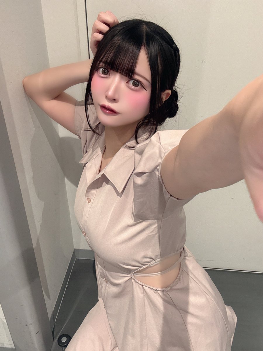 anthurium_mami's tweet photo. お腹チラ見せ https://t.co/o7agC7X5jc