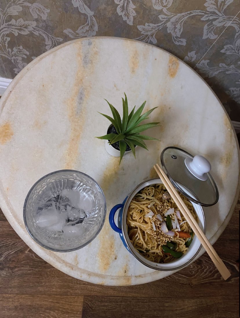 raya123444's tweet photo. 🍜🍷🫶🏻. https://t.co/qUyP77fj7p