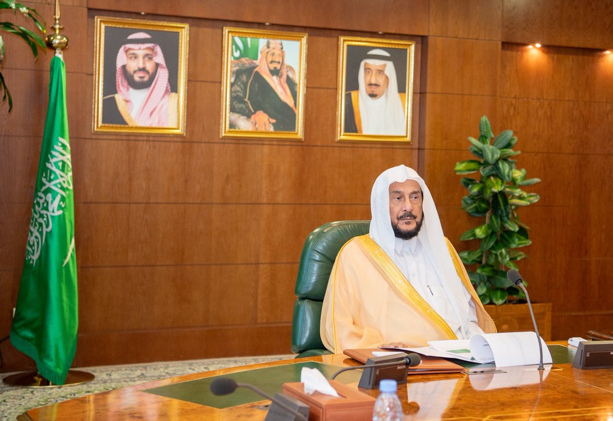 Saudi_Moia's tweet photo. دشّن معالي وزير #الشؤون_الإسلامية الشيخ الدكتور عبداللطيف آل الشيخ اليوم بمقر الوزارة بالرياض منصة النظام الإلكتروني لشؤون المساجد وتطبيقي (مساجد) و (منسوبي المساجد) لأتمتة الخدمات وتعزيز الرقابة الميدانية.

ويعد النظام نقلة نوعية لخدمة أكثر من 85 ألف جامع ومسجد ومصلى عيد في مختلف مناطق المملكة، في ظل الجهود المتواصلة لرفع كفاءة الأداء ودقة البيانات ودعم اتخاذ القرار.

التفاصيل:
https://t.co/jI2nMlD0Qf