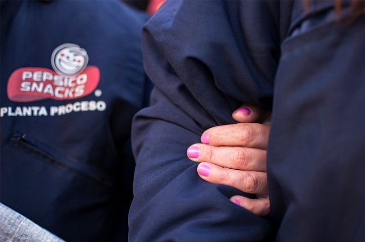 izquierdadiario's tweet photo. Lo que aprendimos en las fábricas. ¿Es el feminismo o es el machismo lo que divide a la clase trabajadora?  Por Andrea D'Atri.  Lo que aprendimos en las fábricas.
 https://t.co/TdVZyB93v3 https://t.co/kxIvVWAPCu