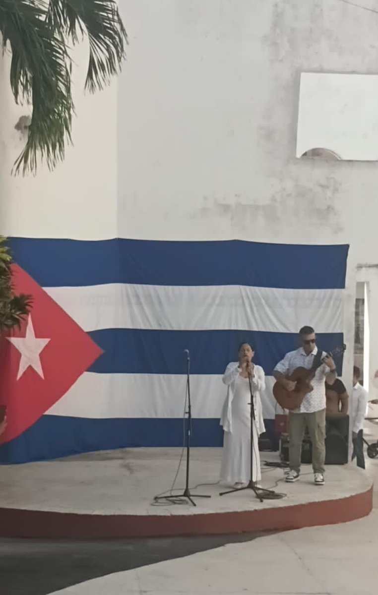stamarturciudad's tweet photo. Los trabajadores de la empresa @stamarturciudad como cada año rendimos homenaje a nuestro #FidelPorSiempre este año el elenco deslumbró con su talento para recordar al mas grande de todos los tiempo #100AñosConFidel. https://t.co/jQuIHiPc1Z