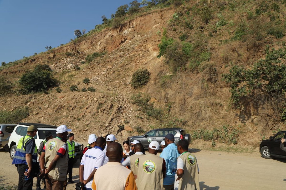 MilteBurundi's tweet photo. La délégation s’est également rendue sur le tronçon Gitaza–Magara, qui constitue la partie restante à réhabiliter afin d’assurer la continuité et la modernisation de cette route stratégique.@NtareHouse @BurundiGov https://t.co/ts7EpMx4BJ